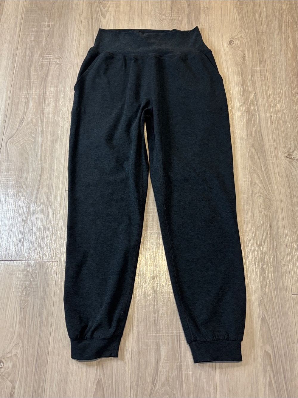 Beyond Yoga Spacedye MIDI Jogger in Darkest Night Heathered Black - Picture 3 of 11